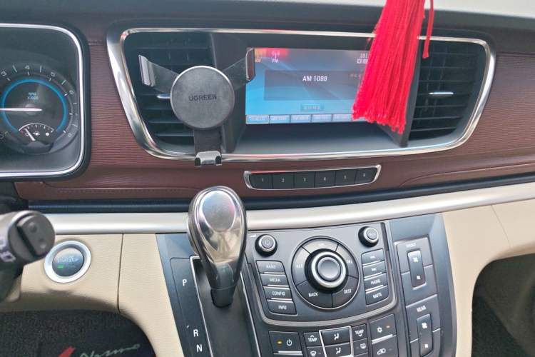 Used Buick GL8 2014 3.0L GT Luxury Business Haoya Edition Audio And AC Panel