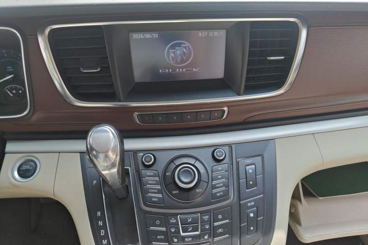 Used Buick GL8 2014 3.0L GT Luxury Business Haoya Edition Audio And AC Panel
