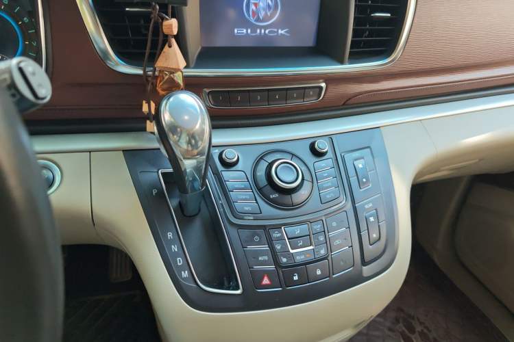 Used Buick GL8 2014 3.0L GT Luxury Business Haoya Edition Audio And AC Panel