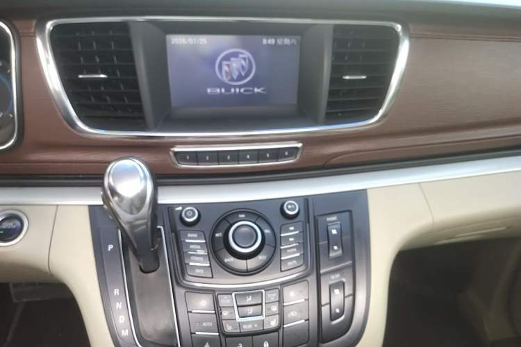 Used Buick GL8 2014 3.0L GT Luxury Business Haoya Edition Audio And AC Panel