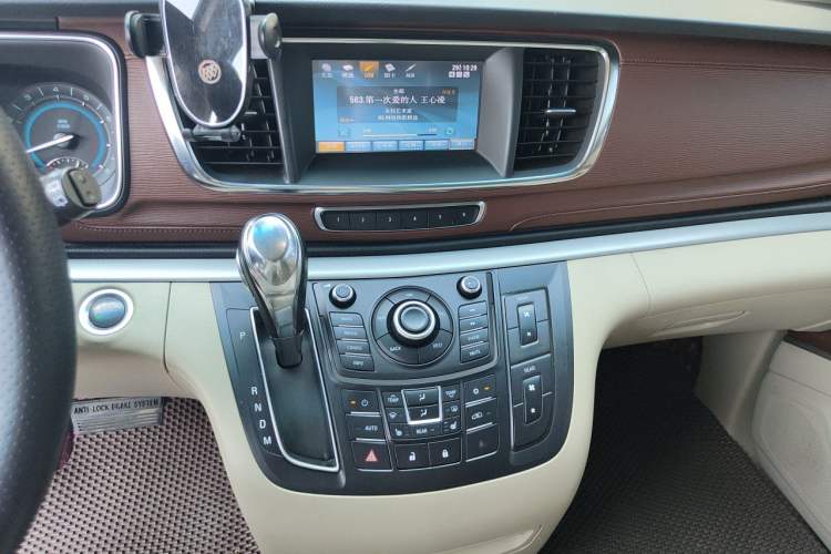 Used Buick GL8 2014 3.0L GT Luxury Business Haoya Edition Audio And AC Panel