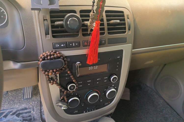 Used Buick GL8 2014 2.4L Classic Edition Audio And AC Panel