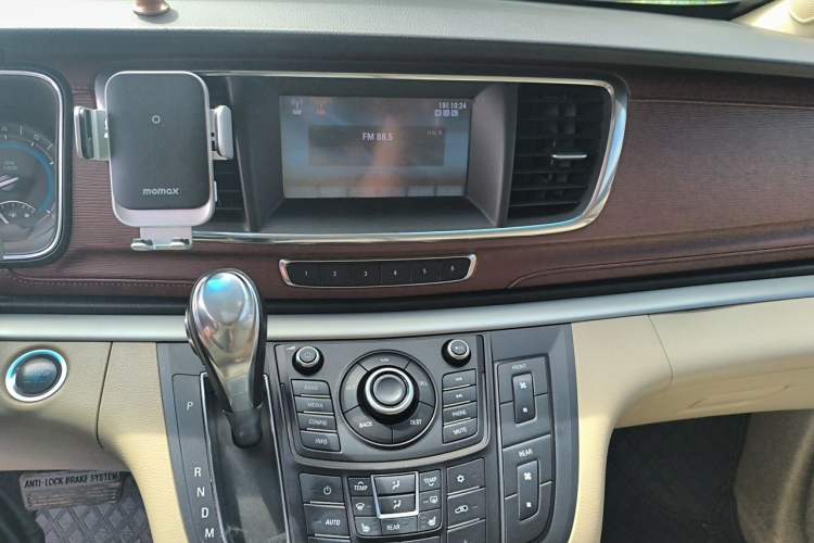 Used Buick GL8 2014 3.0L GT Luxury Business Haoya Edition Audio And AC Panel