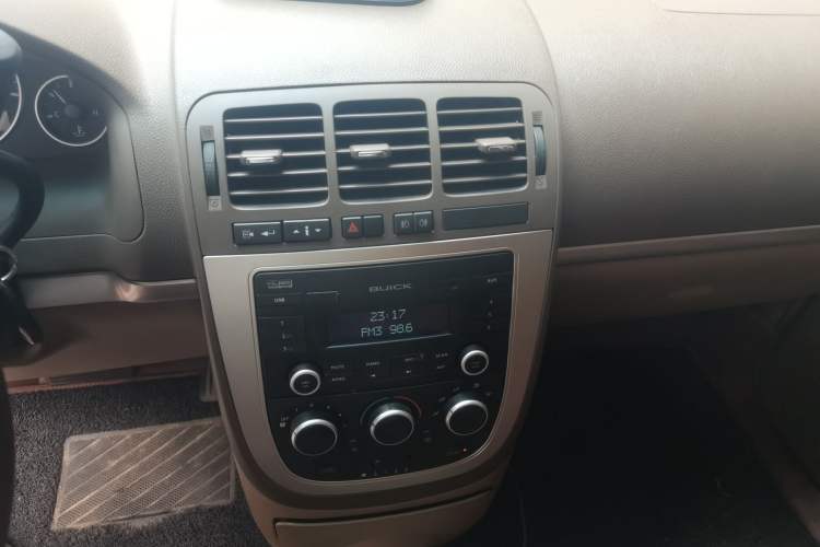 Used Buick GL8 2014 2.4L Classic Edition Audio And AC Panel