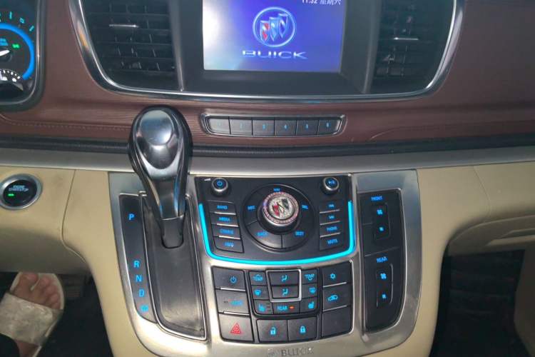 Used Buick GL8 2014 3.0L GT Luxury Business Haoya Edition Audio And AC Panel