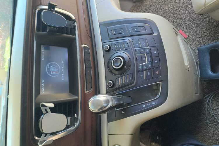 Used Buick GL8 2014 3.0L GT Luxury Business Haoya Edition Audio And AC Panel