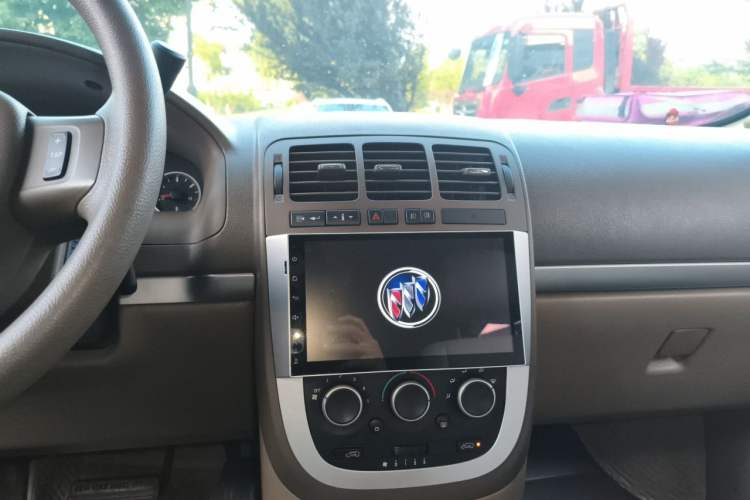 Used Buick GL8 2014 2.4L Classic Edition Audio And AC Panel