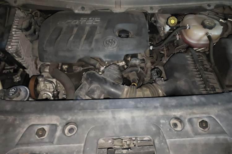 Used Buick GL8 2014 2.4L CT Luxury Business Comfort Edition Engine Bay