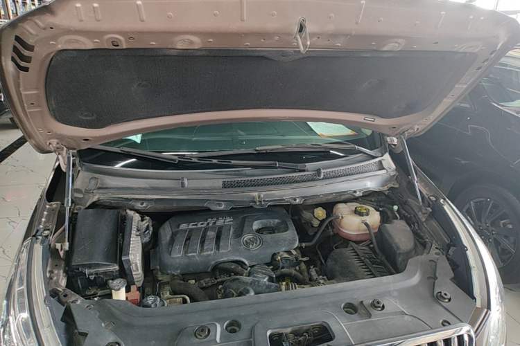 Used Buick GL8 2014 2.4L LT Luxury Business Executive Edition Engine Bay
