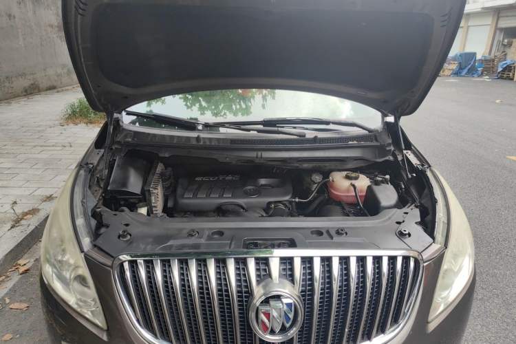 Used Buick GL8 2014 2.4L CT Luxury Business Comfort Edition Engine Bay