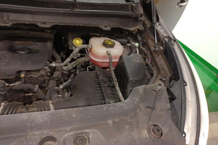 Used Buick GL8 2014 2.4L LT Luxury Business Executive Edition Engine Bay Left