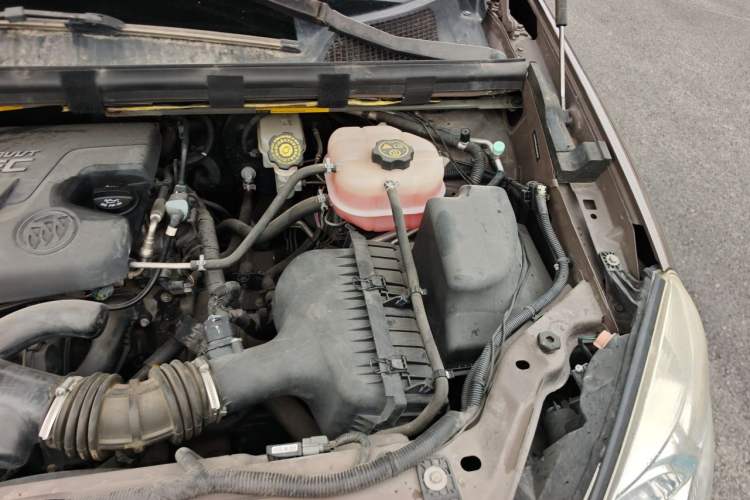 Used Buick GL8 2014 2.4L Classic Edition Engine Bay Left
