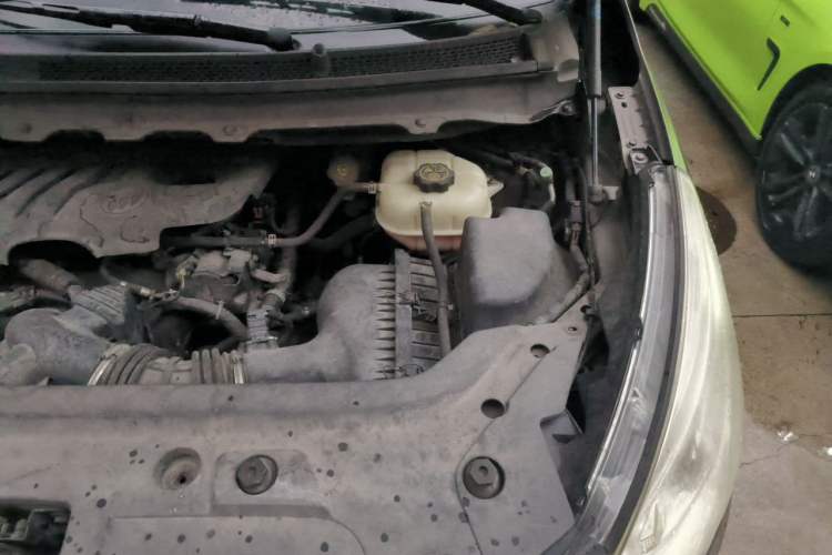 Used Buick GL8 2014 2.4L CT Luxury Business Comfort Edition Engine Bay Left