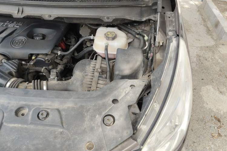 Used Buick GL8 2014 2.4L CT Luxury Business Comfort Edition Engine Bay Left