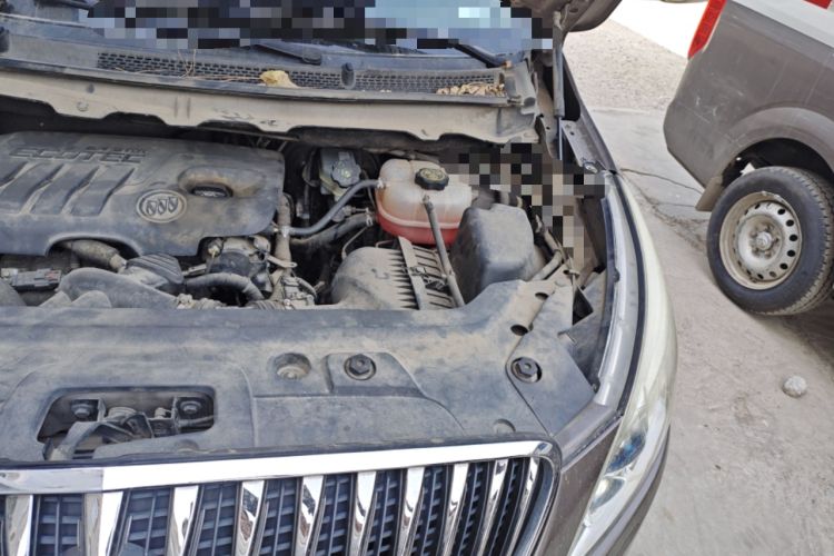 Used Buick GL8 2014 2.4L LT Luxury Business Executive Edition Engine Bay Left