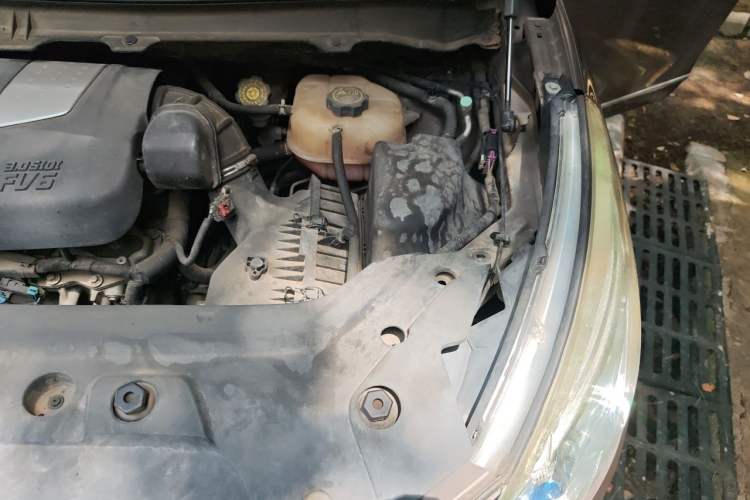 Used Buick GL8 2014 3.0L GT Luxury Business Haoya Edition Engine Bay Left
