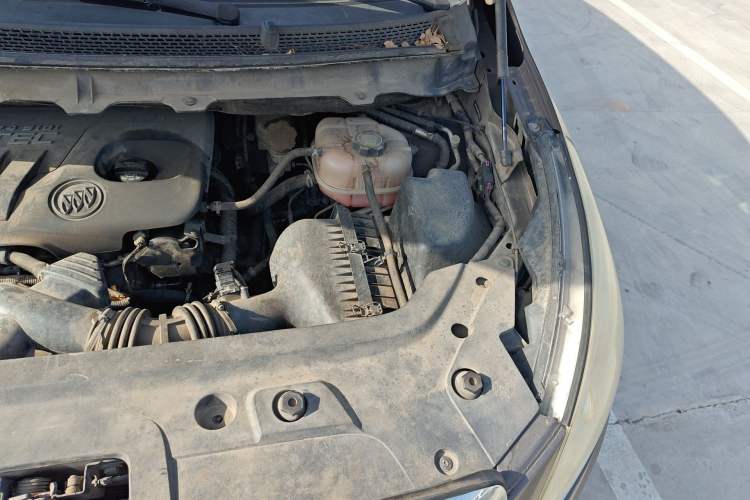 Used Buick GL8 2014 2.4L CT Luxury Business Comfort Edition Engine Bay Left