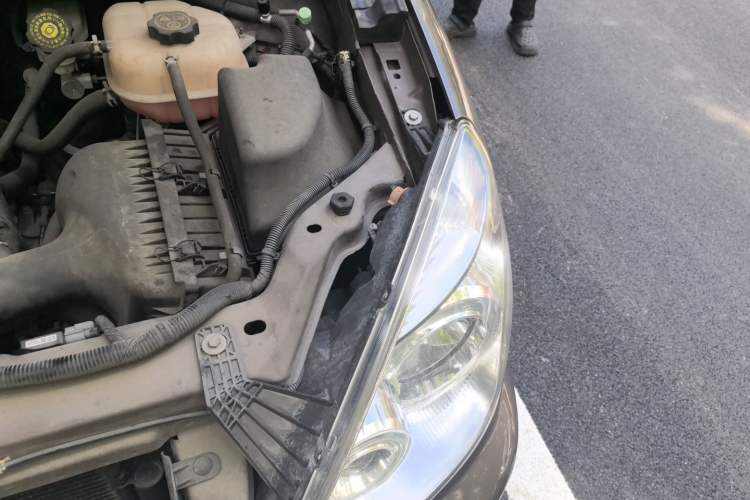 Used Buick GL8 2014 2.4L Classic Edition Engine Bay Left