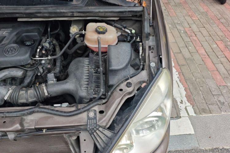 Used Buick GL8 2014 2.4L Classic Edition Engine Bay Left