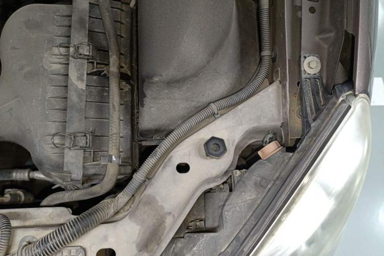 Used Buick GL8 2014 2.4L Classic Edition Engine Bay Left