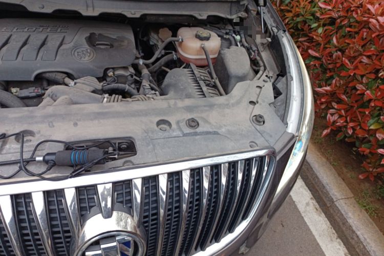 Used Buick GL8 2014 2.4L LT Luxury Business Executive Edition Engine Bay Left