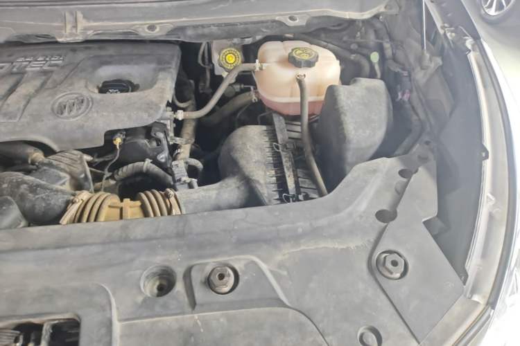Used Buick GL8 2014 2.4L CT Luxury Business Comfort Edition Engine Bay Left