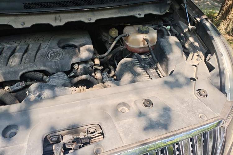 Used Buick GL8 2014 2.4L LT Luxury Business Executive Edition Engine Bay Left