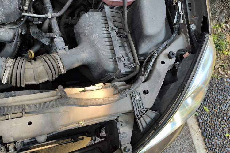 Used Buick GL8 2014 2.4L Executive Edition Engine Bay Left
