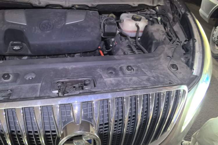 Used Buick GL8 2014 3.0L GT Luxury Business Haoya Edition Engine Bay Left