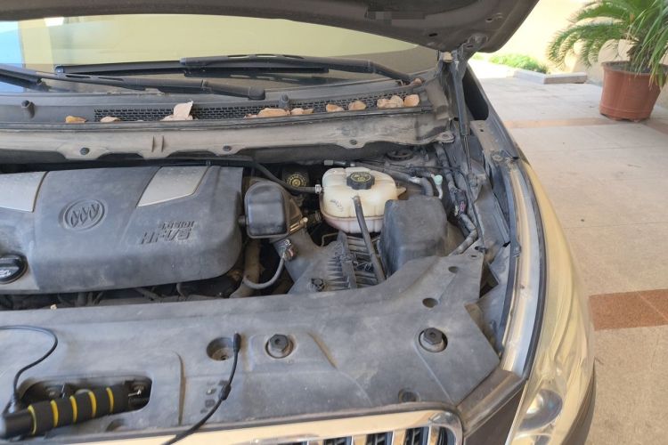 Used Buick GL8 2014 3.0L GT Luxury Business Haoya Edition Engine Bay Left