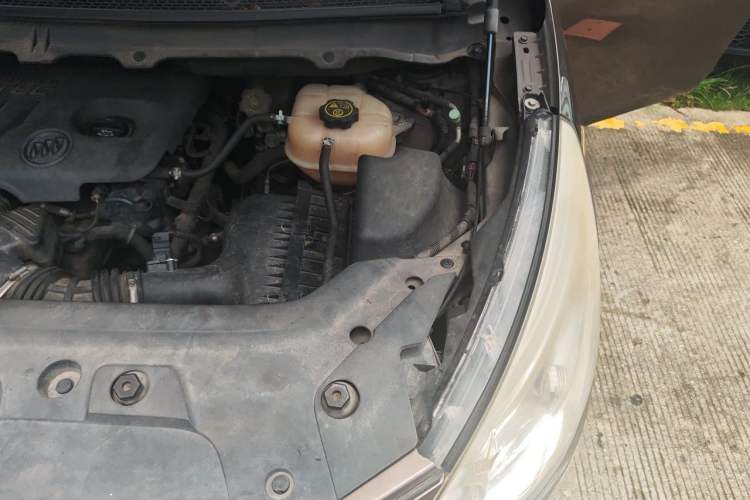 Used Buick GL8 2014 2.4L CT Luxury Business Comfort Edition Engine Bay Left