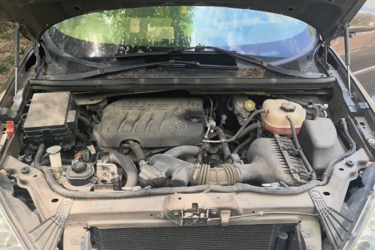 Used Buick GL8 2014 2.4L Classic Edition Engine Bay
