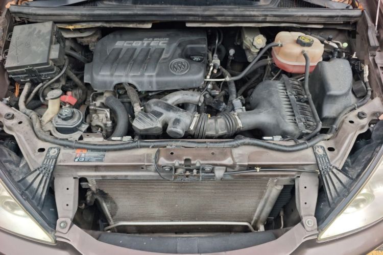 Used Buick GL8 2014 2.4L Classic Edition Engine Bay
