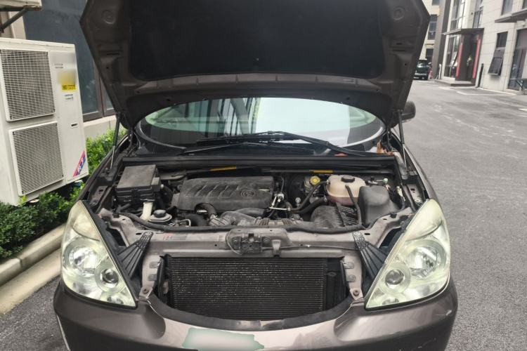 Used Buick GL8 2014 2.4L Classic Edition Engine Bay