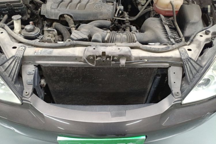 Used Buick GL8 2014 2.4L Classic Edition Engine Bay