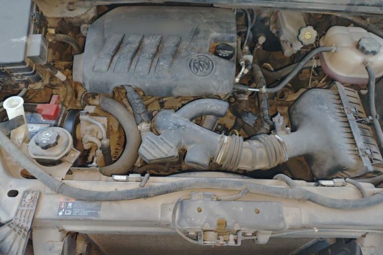 Used Buick GL8 2014 2.4L Classic Edition Engine Bay
