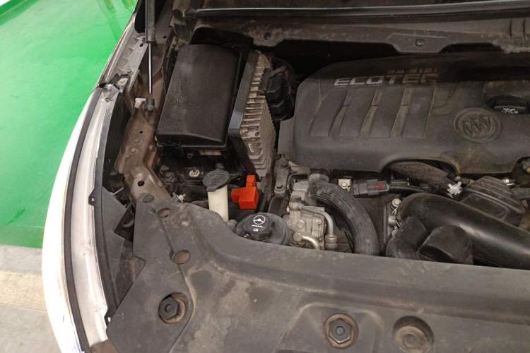 Used Buick GL8 2014 2.4L LT Luxury Business Executive Edition Engine Bay Right