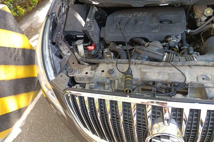 Used Buick GL8 2014 2.4L LT Luxury Business Executive Edition Engine Bay Right