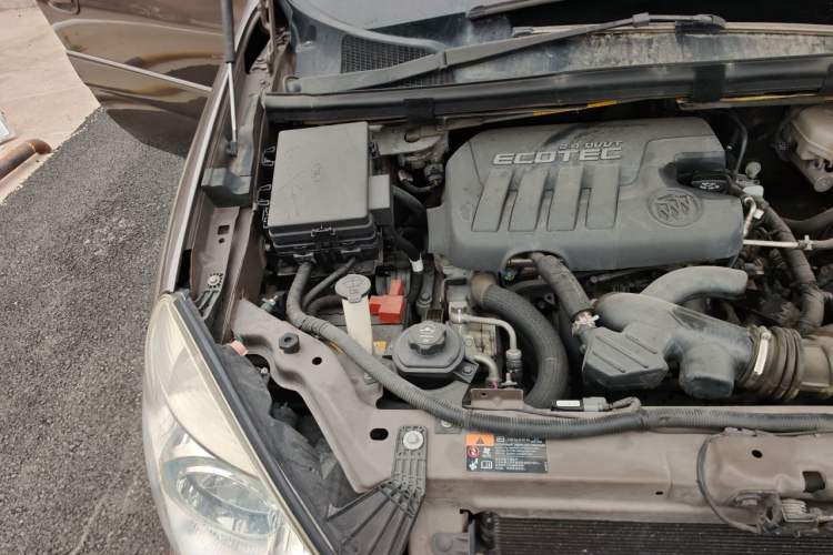 Used Buick GL8 2014 2.4L Classic Edition Engine Bay Right
