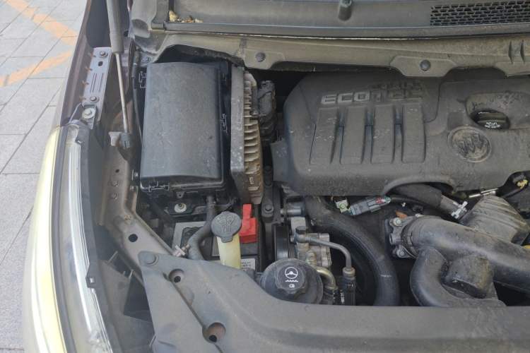 Used Buick GL8 2014 2.4L LT Luxury Business Executive Edition Engine Bay Right