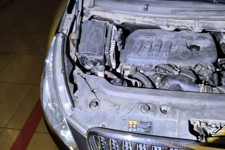 Used Buick GL8 2014 2.4L CT Luxury Business Comfort Edition Engine Bay Right
