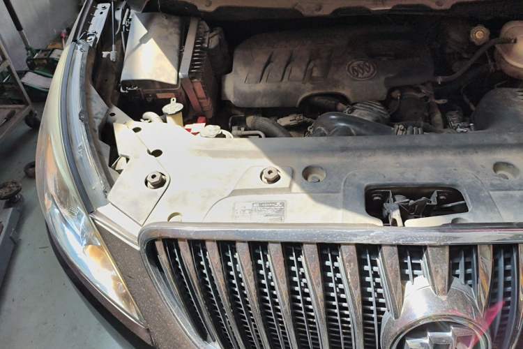 Used Buick GL8 2014 2.4L CT Luxury Business Comfort Edition Engine Bay Right