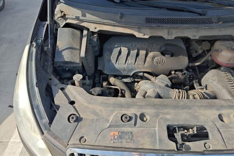 Used Buick GL8 2014 2.4L CT Luxury Business Comfort Edition Engine Bay Right