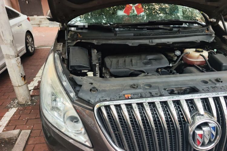 Used Buick GL8 2014 2.4L CT Luxury Business Comfort Edition Engine Bay Right