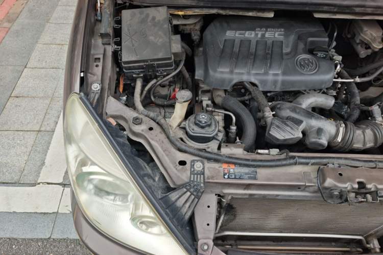 Used Buick GL8 2014 2.4L Classic Edition Engine Bay Right