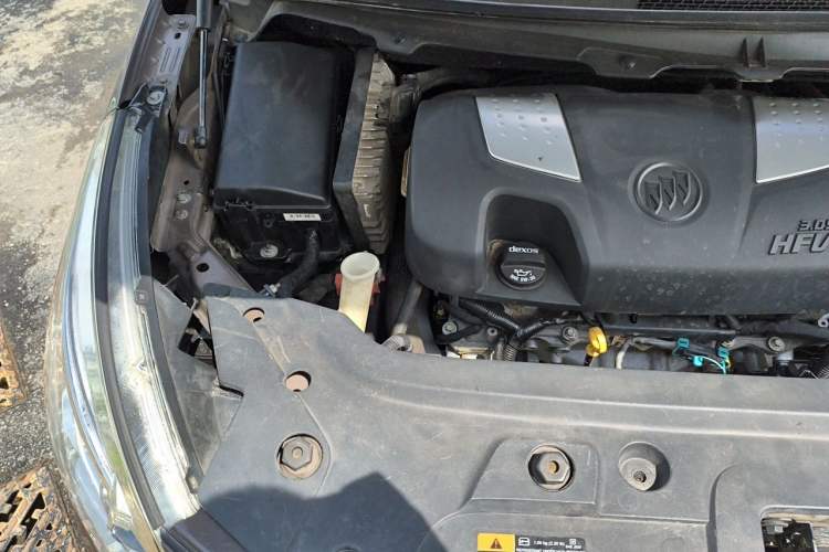 Used Buick GL8 2014 3.0L GT Luxury Business Haoya Edition Engine Bay Right