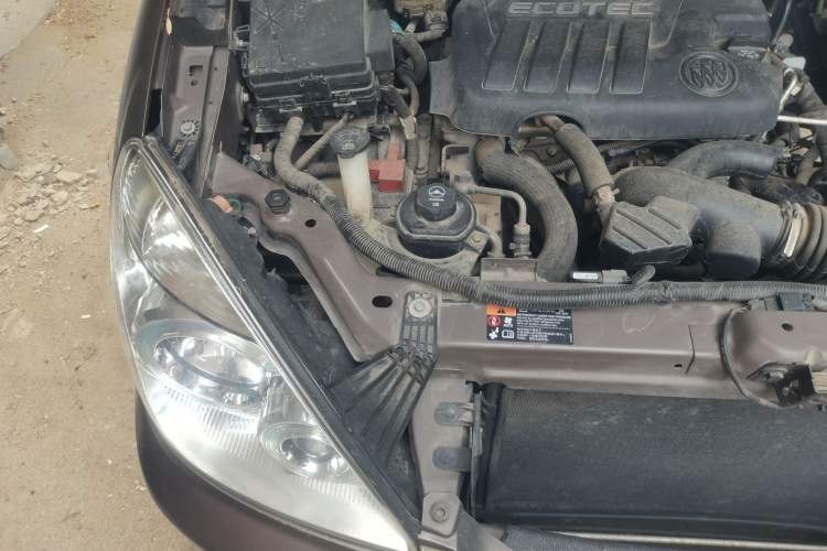 Used Buick GL8 2014 2.4L Classic Edition Engine Bay Right