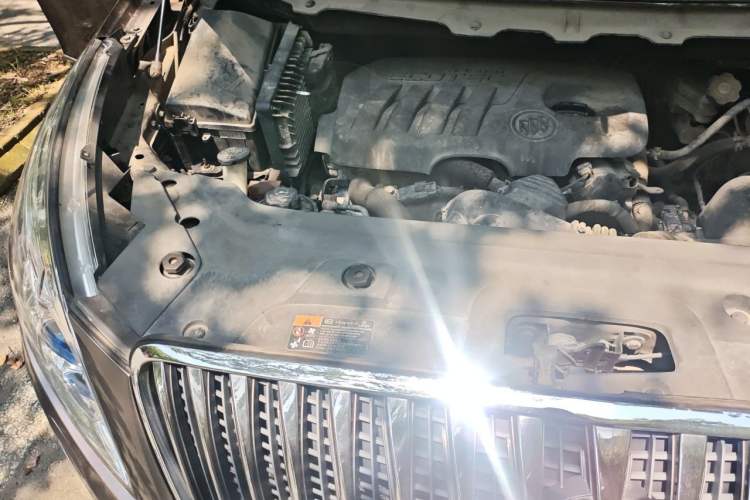 Used Buick GL8 2014 2.4L LT Luxury Business Executive Edition Engine Bay Right