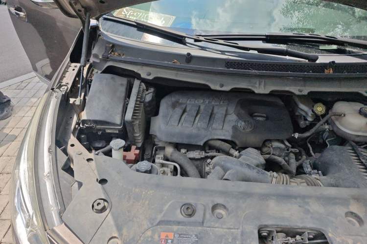 Used Buick GL8 2014 2.4L LT Luxury Business Executive Edition Engine Bay Right
