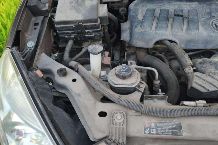 Used Buick GL8 2014 2.4L Classic Edition Engine Bay Right